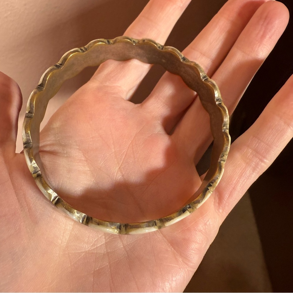 Vintage Mother of pearl brass scalloped art deco wide bangle bracelet - Picture 6 of 17